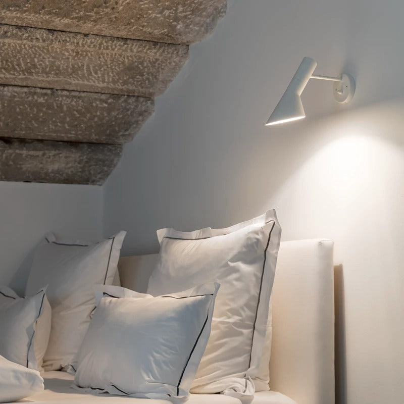 Louis Poulsen AJ Muur Lamp