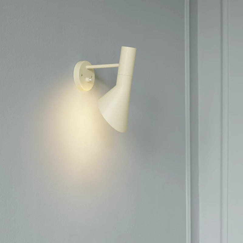 Louis Poulsen AJ Muur Lamp