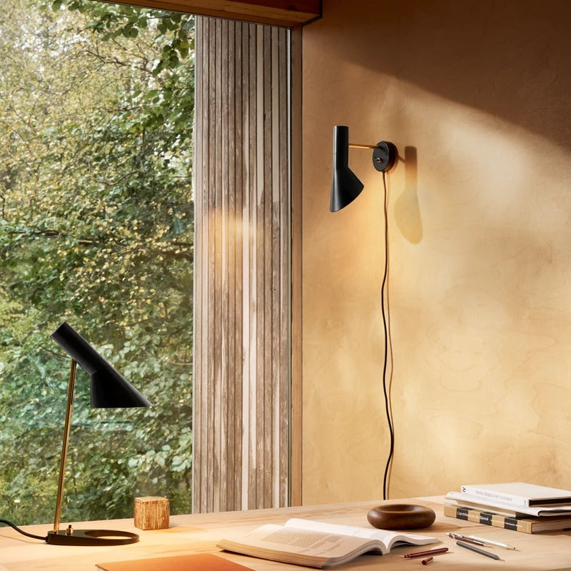 Louis Poulsen AJ Muur Lamp