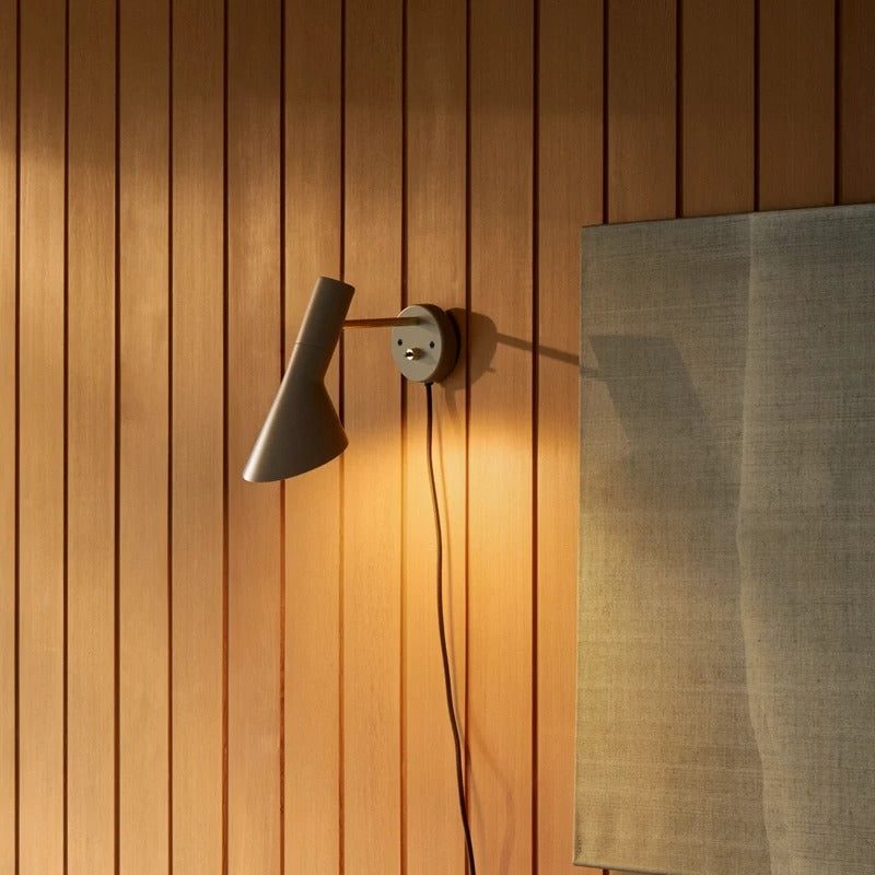 Louis Poulsen AJ Muur Lamp