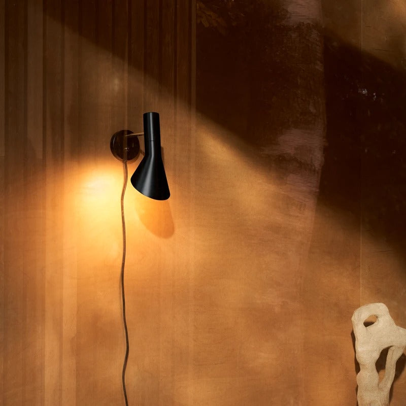 Louis Poulsen AJ Muur Lamp