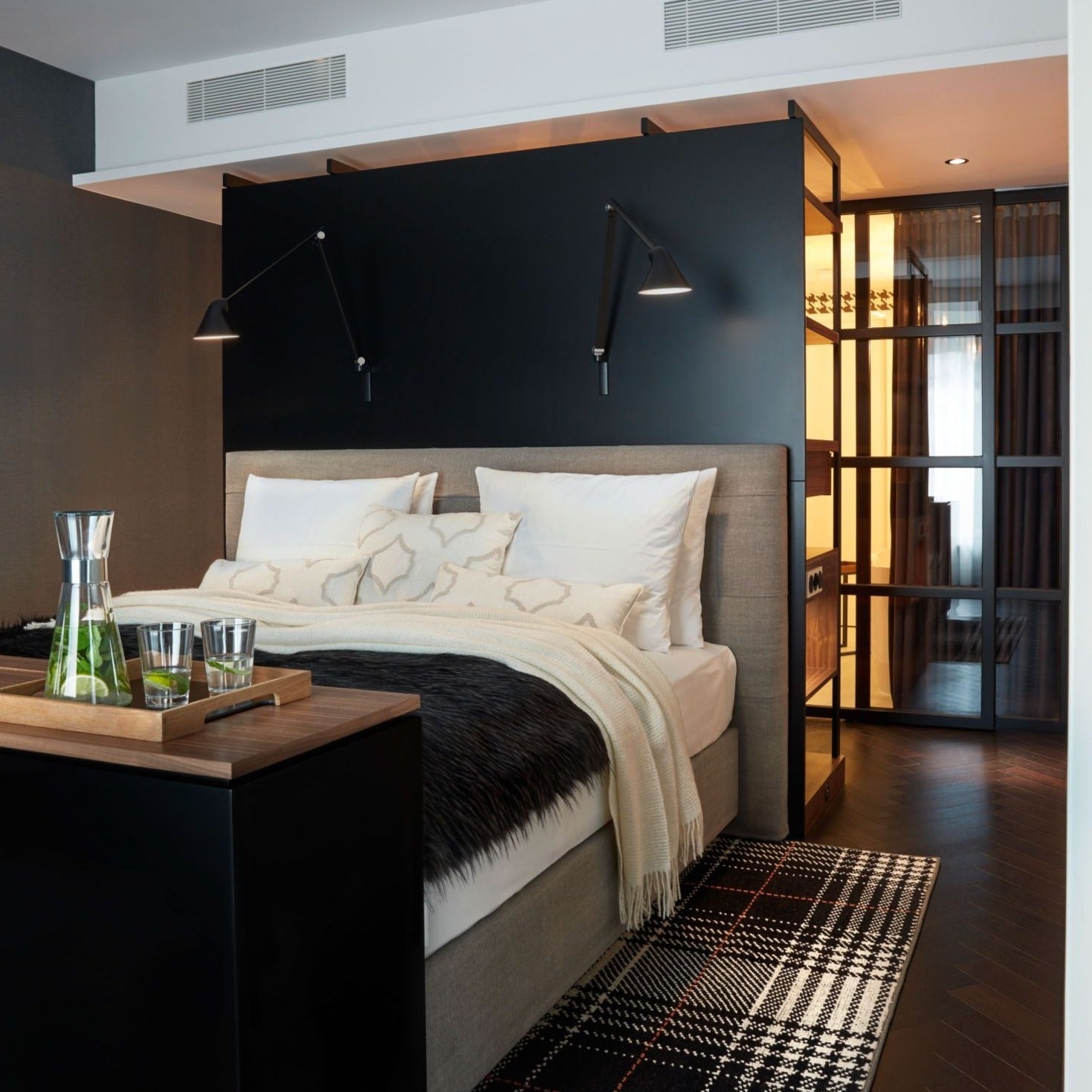 Louis Poulsen NJP Long Wandlamp